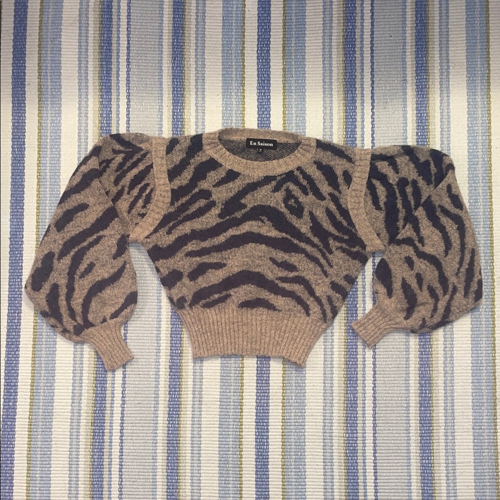 En Saison Tan and Black Patterned Sweater